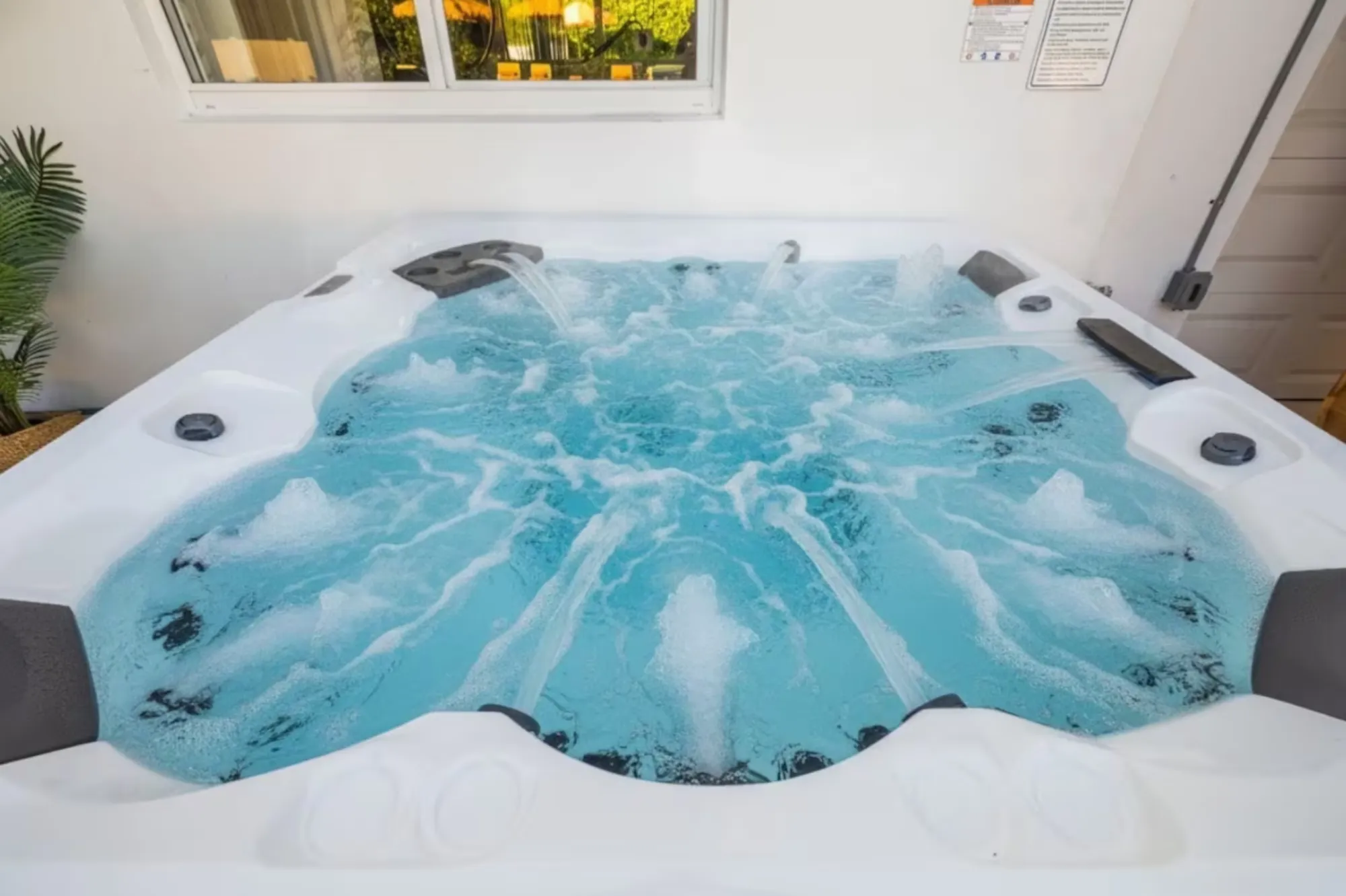 6-seater hot tub